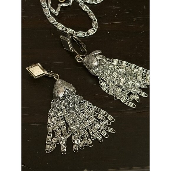 Sara Coventry cascade Tassel Necklace & Clip-On Earrings Set - Picture 9 of 9